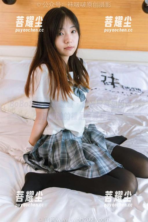 BoBoSocks袜啵啵-奶油 BoBoSocks袜啵啵 - 想在网盘里闲逛,偶遇奶油的裸足写真花絮