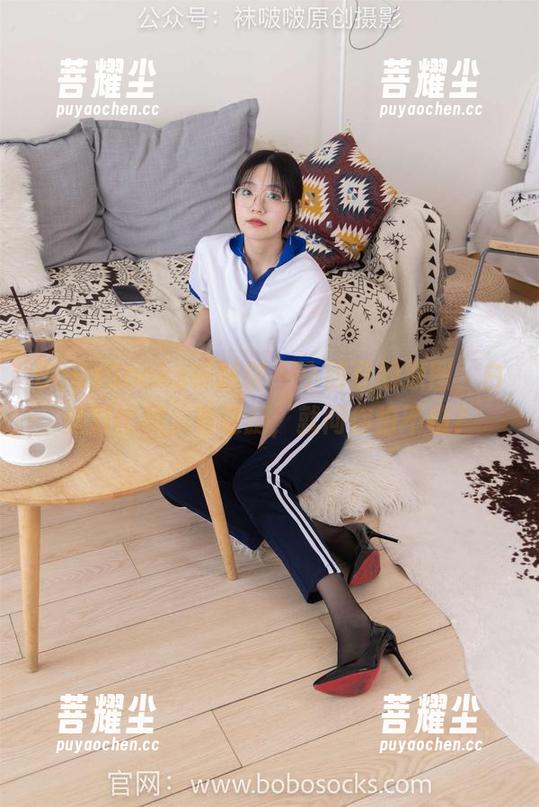 BoBoSocks袜啵啵-小甜豆 BoBoSocks袜啵啵 - 小甜豆的原图,白丝对比照,看这腿,就问你怕不怕?