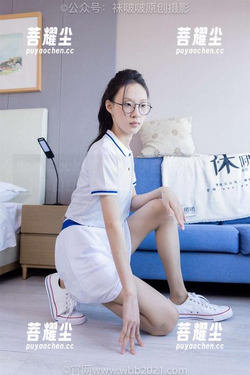 BoBoSocks袜啵啵 - 小甜豆的全套图片，简单的白棉袜竟然带来了意想不到的期待。