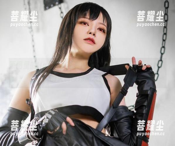 Hachi小芭 原图里的Hachi小芭真的好会玩,LucyHeartfilia的灵魂被她激发出来了吧!