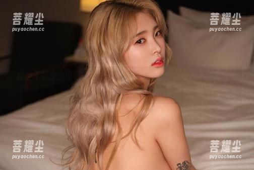 镂空不只是空而已，Hyoyeon(김효연)的最新图片更新在玩美感！