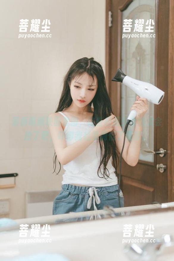 最新喵糖映画套图，这些校服少女也太会撩了吧，吓得我赶紧调低了亮度。