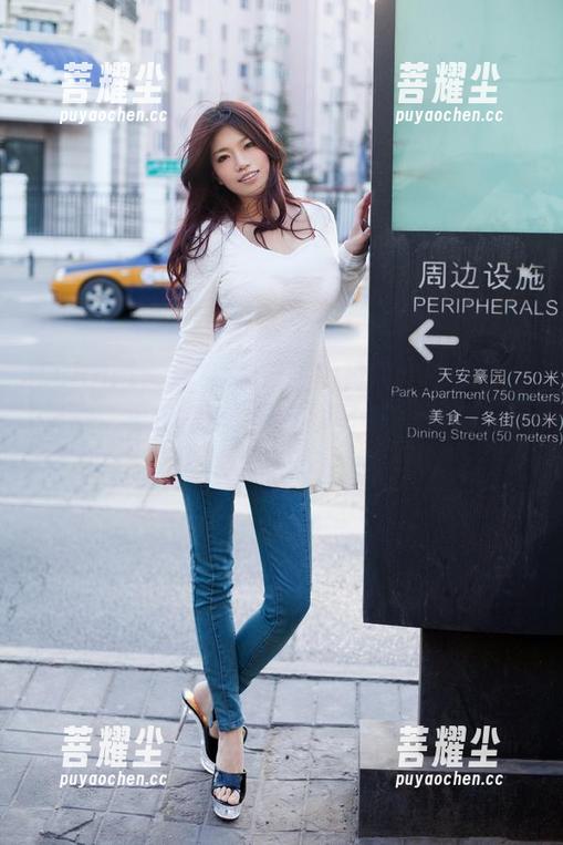 TuiGirl - 居家Yu佳妮的日常：吃薯片、追剧、偶尔摆Pose！原图和资源等你点赞～