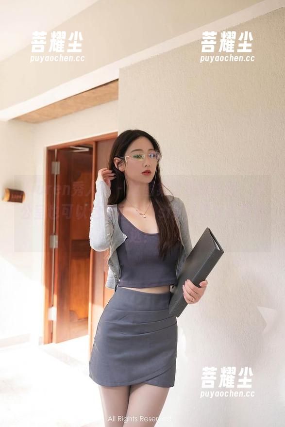 Xiuren秀人网 - 这图集让我意识到，办公室也可以这么耐看，sibyl是女巫真会选！