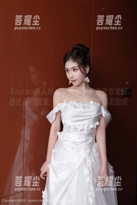 Xiuren秀人网-奶芙乔乔 Xiuren秀人网 - 一份属于奶芙乔乔定制的比基尼图集:你能读懂这些比基尼的叹息吗?