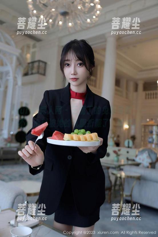 Xiuren秀人网 - 王俪丁的免费写真，一不小心就被她的礼服折服了，哈哈。