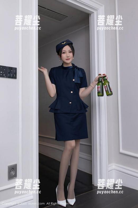 Xiuren秀人网 - 免费图册中的黄歆苑空姐，时不时让你觉得飞行也成了一种奢侈体验呢。