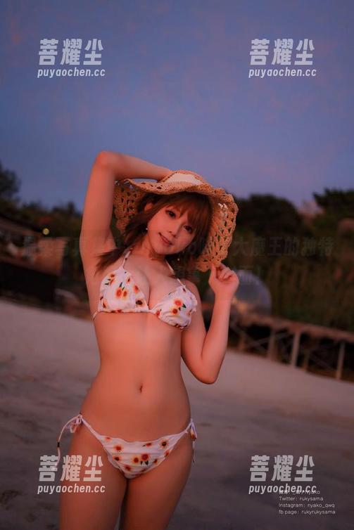 温柔写真集中，nyako喵子大魔王的独特角度，让人想拿下封面！