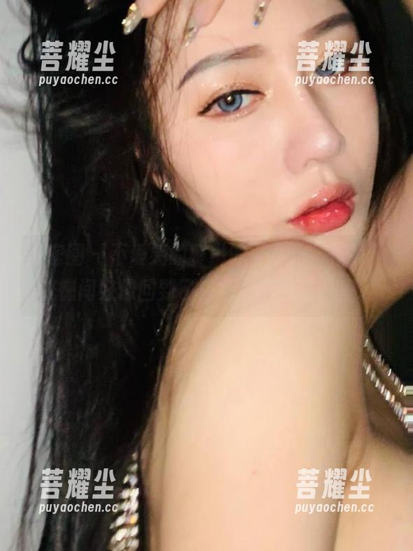 微密圈 - 不爱笑的赛琳的“女仆”作品，恍惚间好像回到了白色小说的场景里。