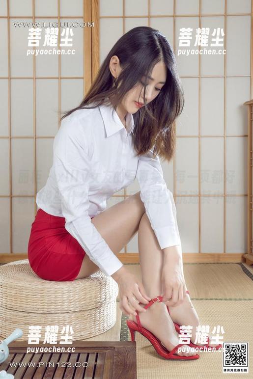 丽柜 - xilly女友的写真集，每一页都好像在说些什么，下载后能让人沉迷其中哦