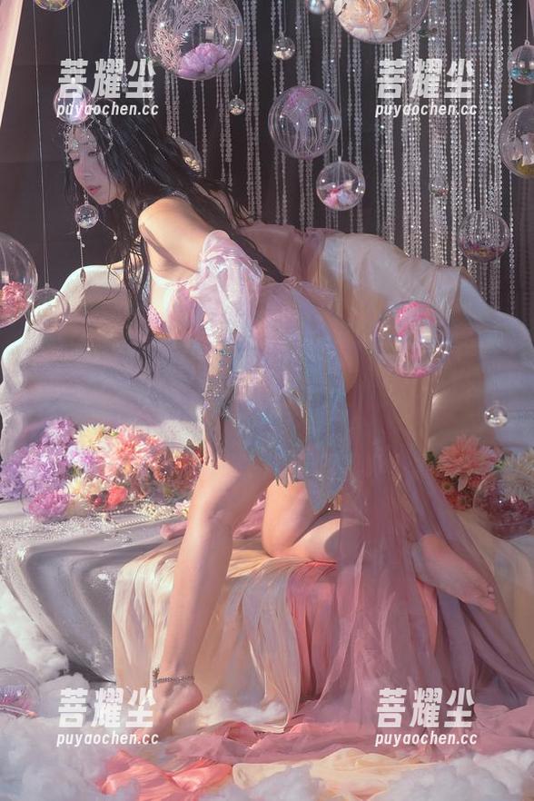 云溪溪带着她的小女仆，放出免费图包，心中一万块“走心的赞”！