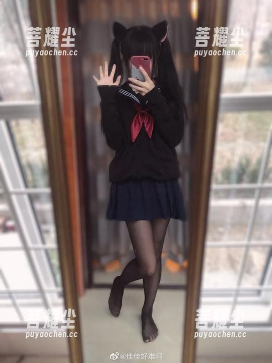 一幅高清壁纸，佳佳酱ovo短裙如此诱人，节制不在我这一方。