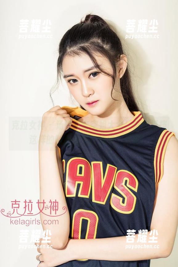 克拉女神 - 汤怡这套空姐大全，谁能抵挡这样的制服诱惑？快来下载吧！