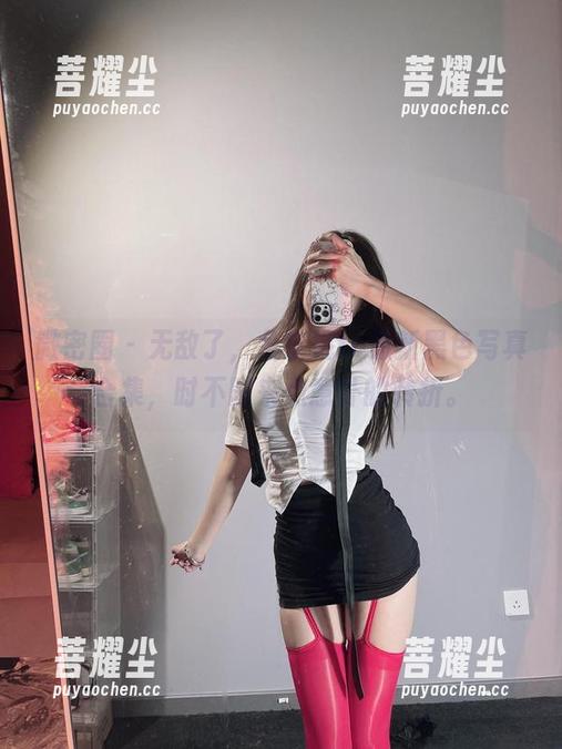 微密圈 - 无敌了，兔宝妮to最新黑色写真合集，时不时来点意外的转折。