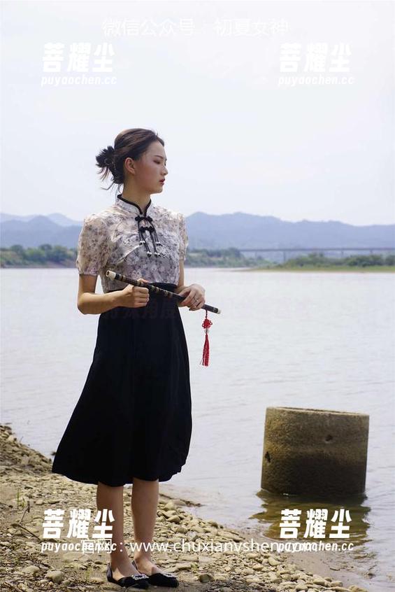 初夏女神 - 依依的邻家女孩，商场中无圣光的特殊角度，图包超丰富哦～