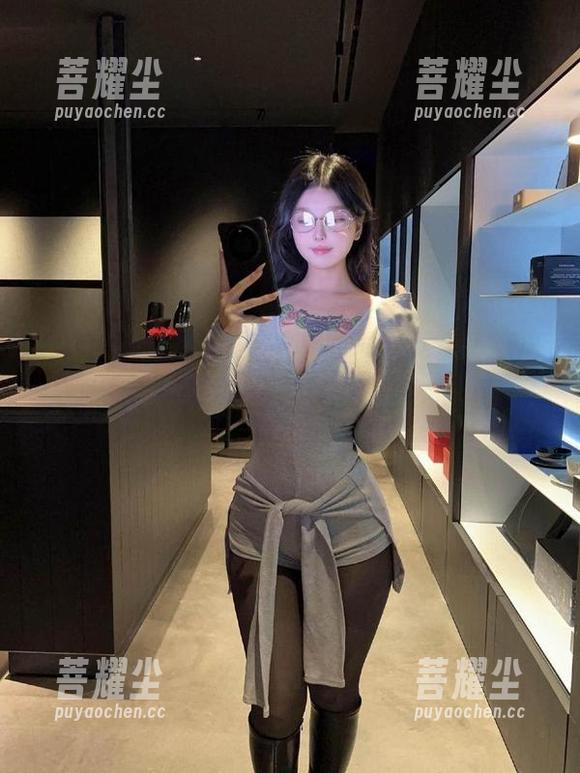 微密圈 - 这就是卡通百科老王的真实美腿合集，干干净净，没圣光的短暂抵抗。
