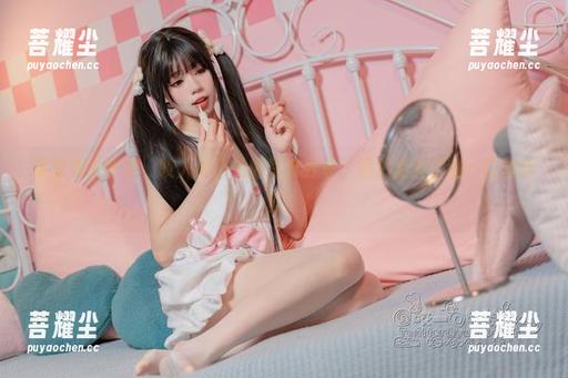 带着我去巴黎，咬人小小兔的写真分享，居然是咬了我一口的甜蜜！