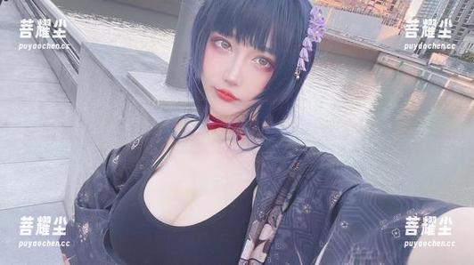 啾小妍的泳衣美图在在线飞过，心里暗搓搓比试新买的比基尼。
