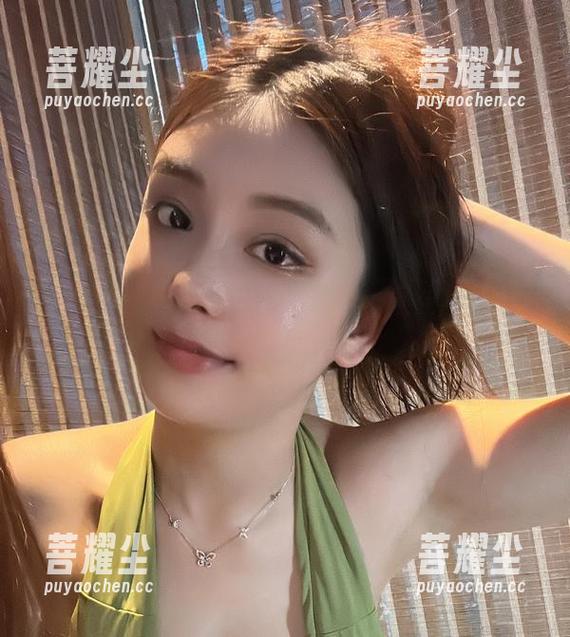 微密圈 - 别眨眼！奶雯穿着墨绿内裤的福利原图已经出炉！
