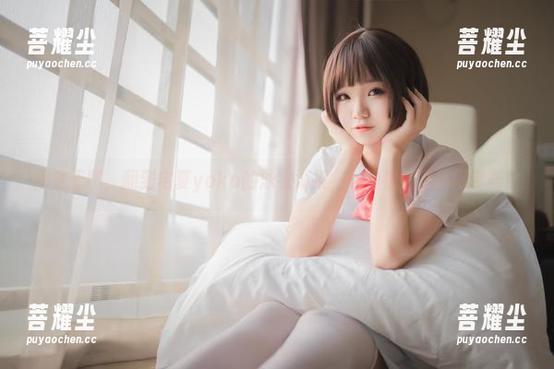 闲着无聊，翻到宅夏yoko的泳衣海报，私拍果然是解闷良药！