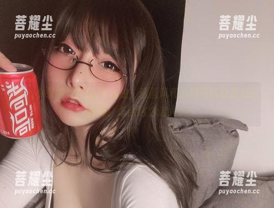小泉学姐吖 诶,小泉学姐吖的JK私拍,这画风和心情可以给我点东西吗!怎么这么迷人。
