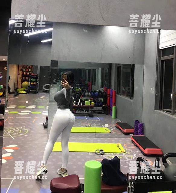 微密圈 - 在校服里的小芯酱，这不是穿越而是‘换个窗户’观察