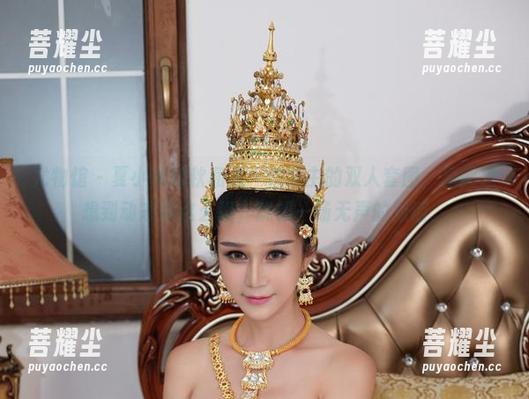 尤物馆 - 夏小秋秋秋和另一位博主的双人套图，原图没想到动态感这么强，犹如一场无声的对话。
