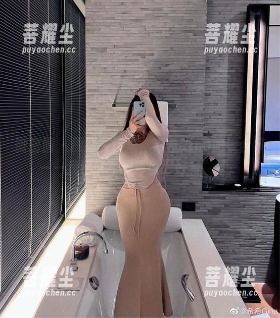 微密圈 - 原图在这里，希希Gina眼镜合集——我已经不想再说“好看”了。