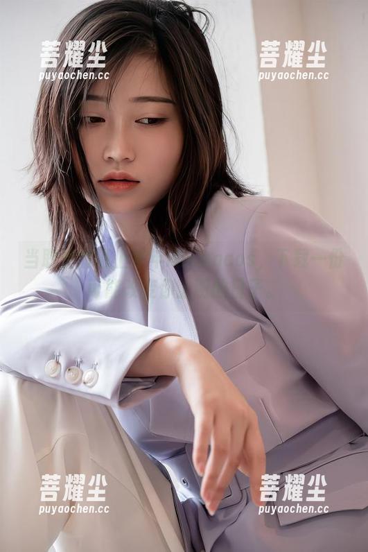 当职业装遇上年年Nniancos，下载一份可能改变你上班的日子。