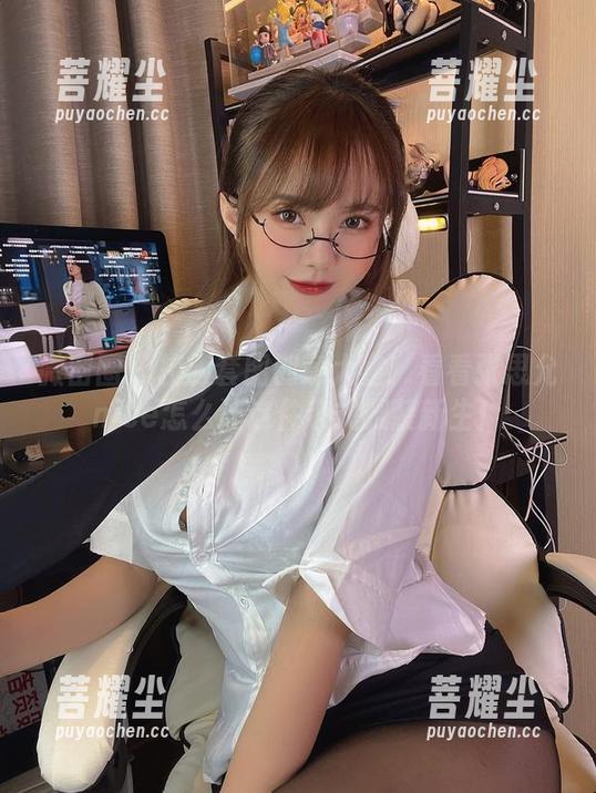 微密圈 - 校服套图创意大赛：看看张思允nice怎么让这件老式服装新生！