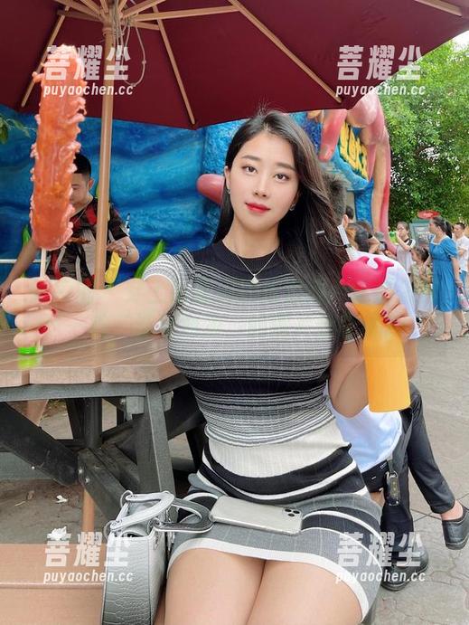 张老师 微密圈 - 穿上比基尼的张老师:这是怎样一种‘泳装对决’的照片分享呢?