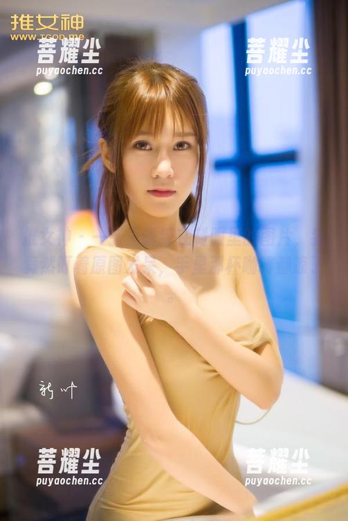 推女神 - 一张王语纯在制服里的图片，我竟然盯着原图发呆，手里那杯咖啡都凉了。