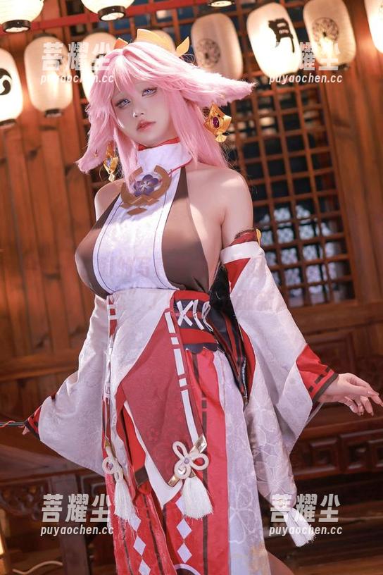 在桜满三时的写真集里，甘雨终于修成“奶牛形态”了！分享这股新风潮！