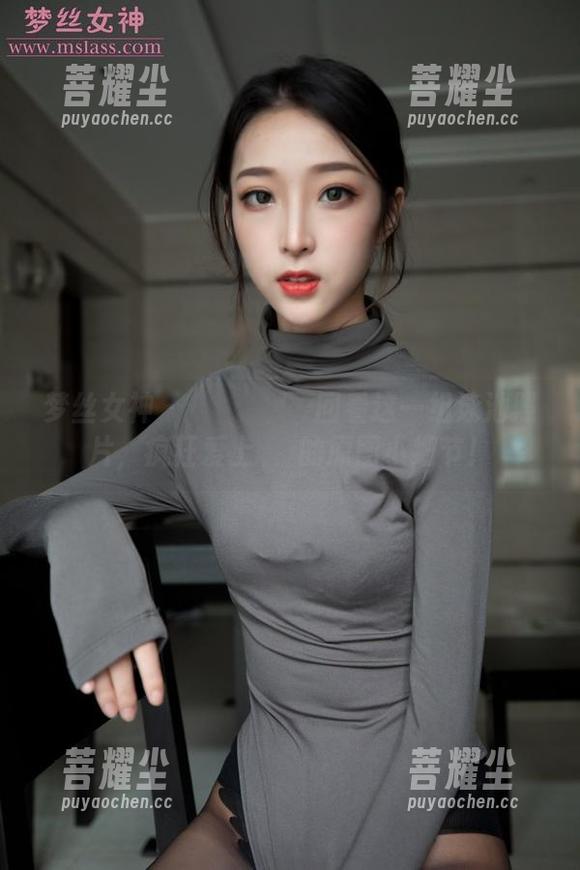 梦丝女神 - ишлары回看这一组泳池照片，疯狂爱上玥玥的原图小细节！