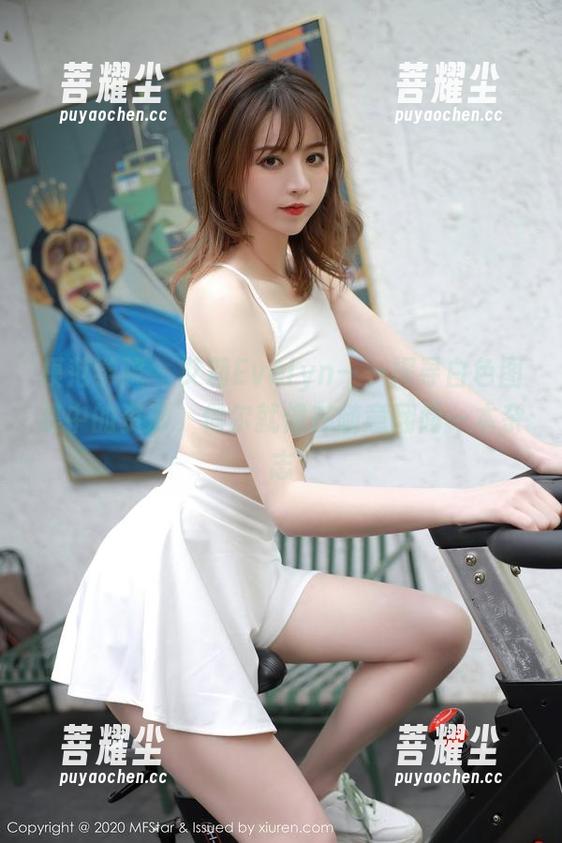 模范学院 - 艾莉Evelyn——探寻白色图集中的资源，偶尔就像在随意翻阅一本杂志