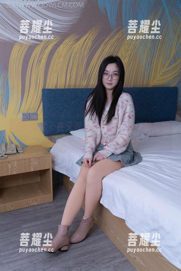 物恋传媒 - 在无聊的日常中，菲菲的私拍美图是女孩气息的清新剂