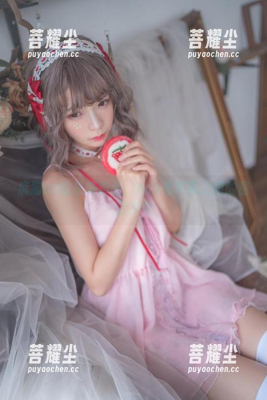 疯猫ss的唯美粉色：cos和写真之间的甜蜜冲突