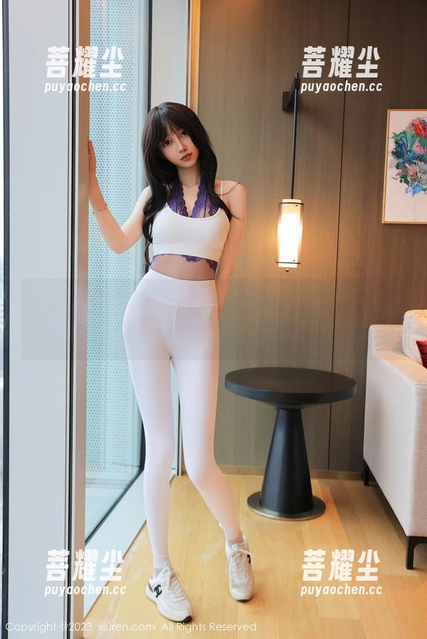 秀人网 - FoxYini孟狐狸与定制的网袜，作品里藏着多少小心思？