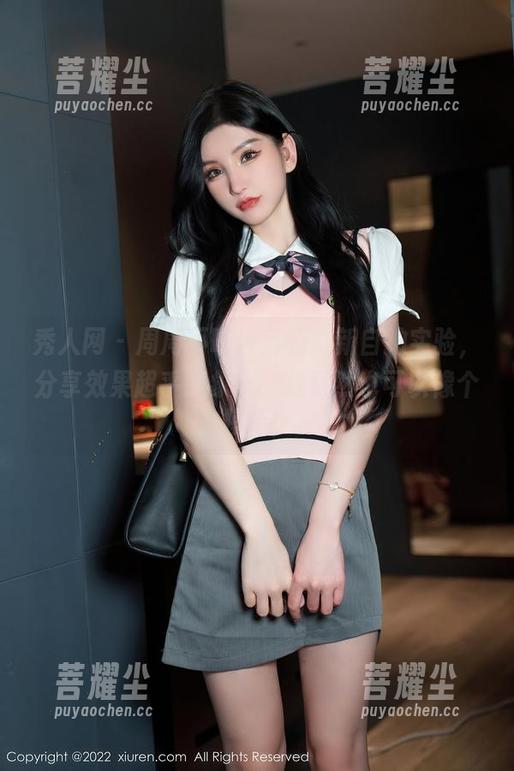 秀人网 - 周周不吃香菜的最新自拍实验，分享效果超乎想象——我竟然也可以像个模特！