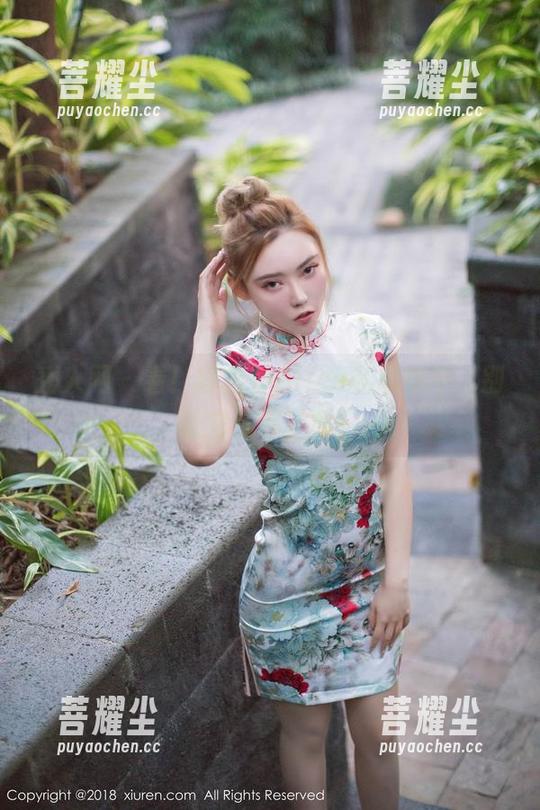 秀人网 - 看！容容容Alice私房奶牛，别让它迷你了哦！