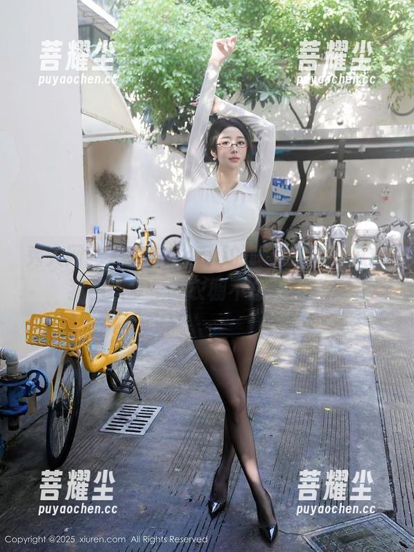 秀人网 - 林文文yooki的睡衣写真，从此我相信梦里的衣橱不总是空的！