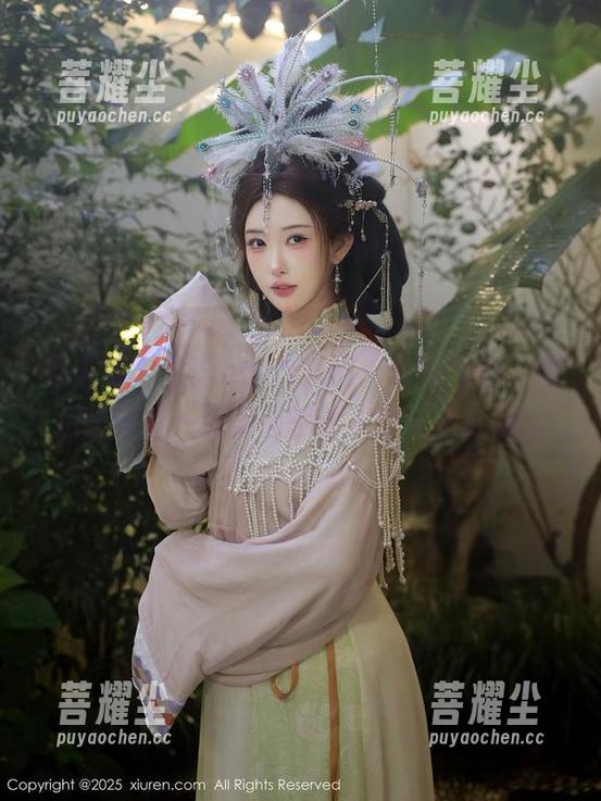 秀人网 - 私语baby开口：旗袍当道，图包里的每一张美图都诱人得让人心动。