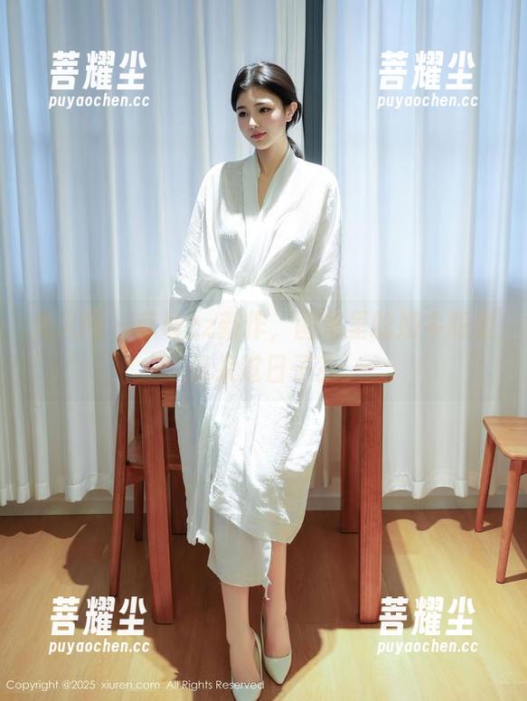 秀人网 - 草莓zz新作，图集里的奶牛踩着云朵过日子？