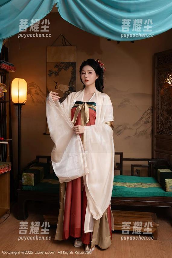 秀人网 - 高清镜头下的金妍兮Saki，吊带给你最“优雅”的日常！（哦，真的很优雅…？）