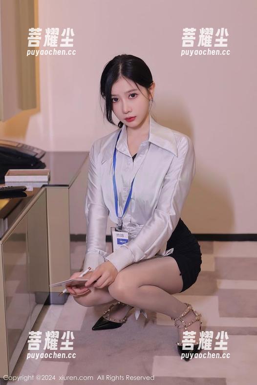 秀人网-黄歆苑 秀人网 - 制服写真图集更新!黄歆苑总能把“乖巧”演绎得如此“巧妙”。