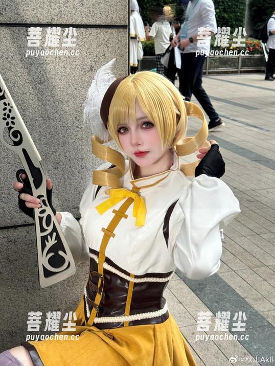 黑丝写真下的秋山AkI：不小心陷入了腿毛的意外哲学。