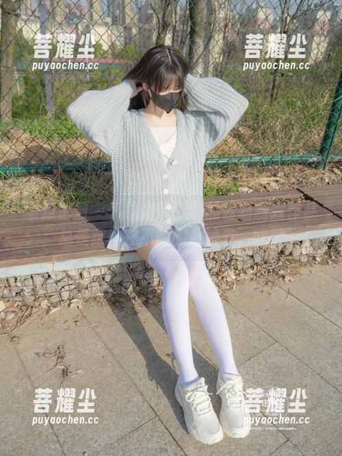 紧急企划 - 下载龙崎聆音的最新制服作品，总是定格在不同的心境里，嘿嘿…