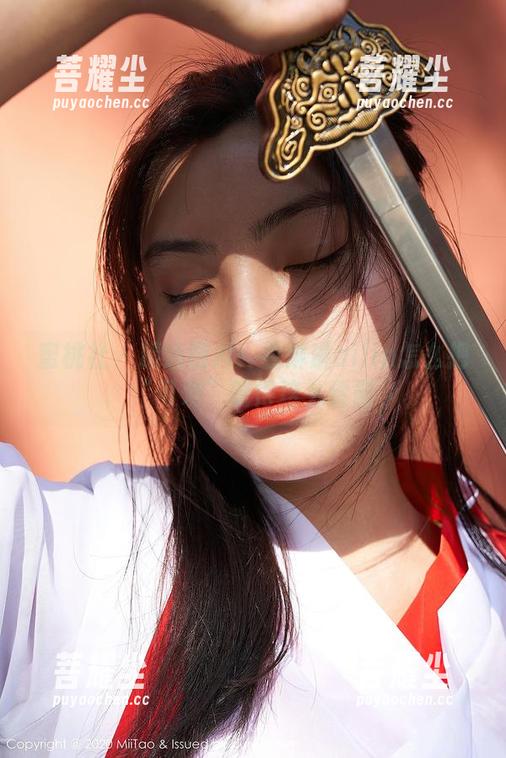 蜜桃社 - 精选图片：看琳琳ailin怎么把“可爱”吃得这么透彻
