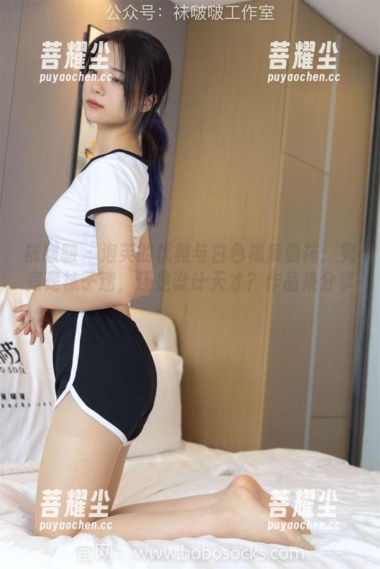 袜啵啵 - 泡芙的优雅与白色棉质船袜：究竟是袜子迷，还是设计天才？作品集分享！
