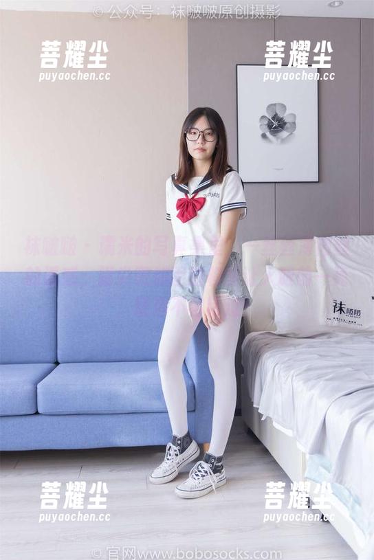 袜啵啵 - 糯米的写真集里，一丝丝薄肉丝的诱惑，脚尖微加固的构图让人眼前一亮，精选不容错过！